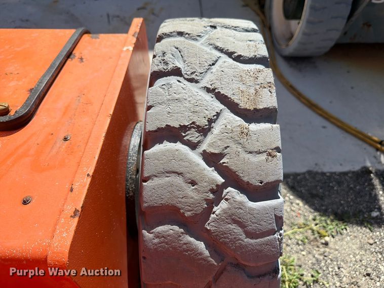 image for item DV7296 2013 JLG E400AJPN boom lift
