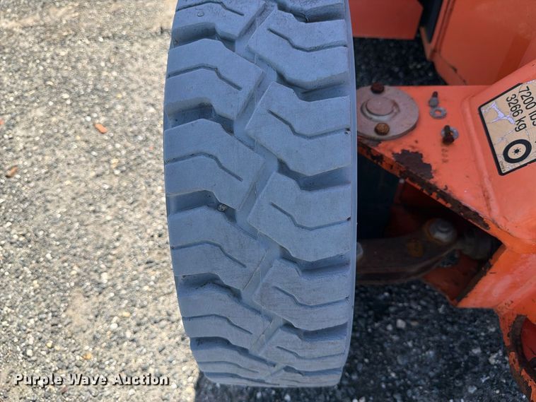 image for item DV7296 2013 JLG E400AJPN boom lift