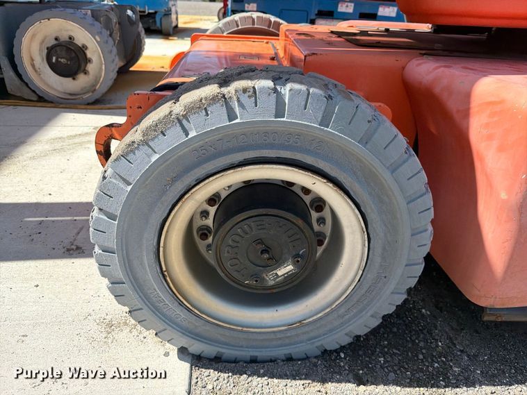 image for item DV7296 2013 JLG E400AJPN boom lift