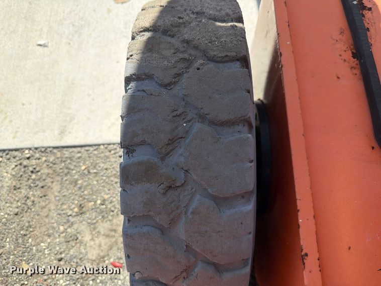 image for item DV7296 2013 JLG E400AJPN boom lift