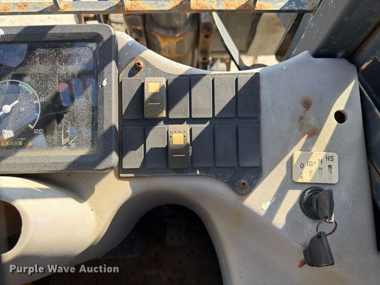 image for item DV7300AA 2004 JCB 520 telehandler