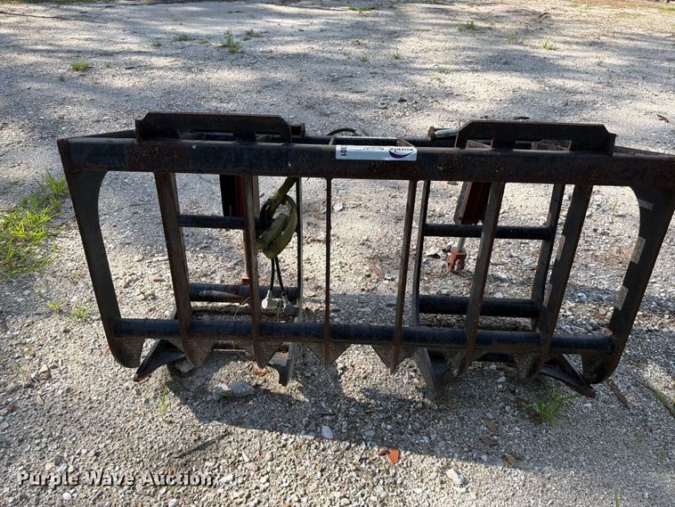 image for item DV7301 Skid steer grapple bucket