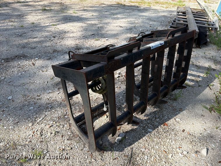 image for item DV7301 Skid steer grapple bucket