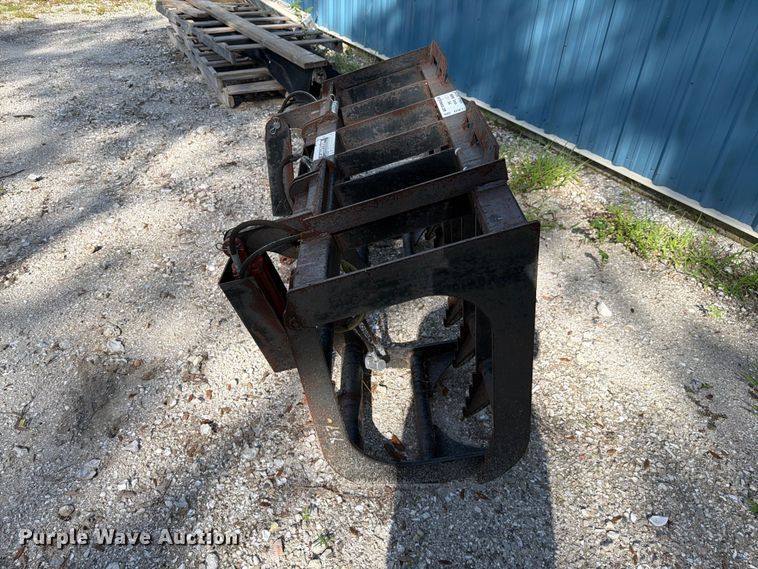 image for item DV7301 Skid steer grapple bucket