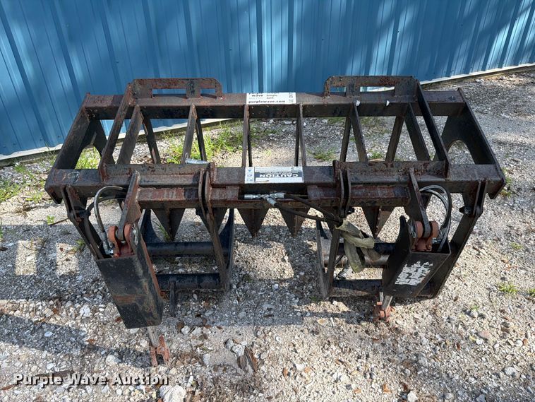 image for item DV7301 Skid steer grapple bucket
