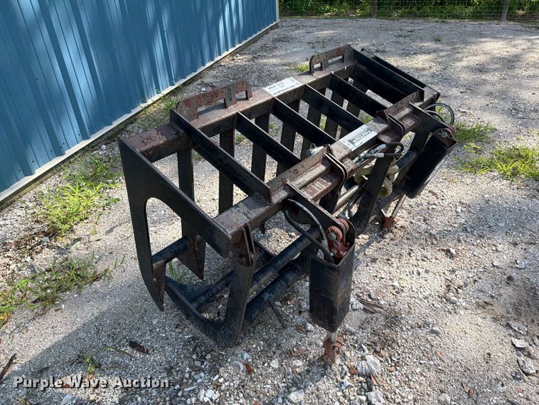 image for item DV7301 Skid steer grapple bucket