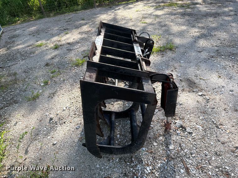 image for item DV7301 Skid steer grapple bucket