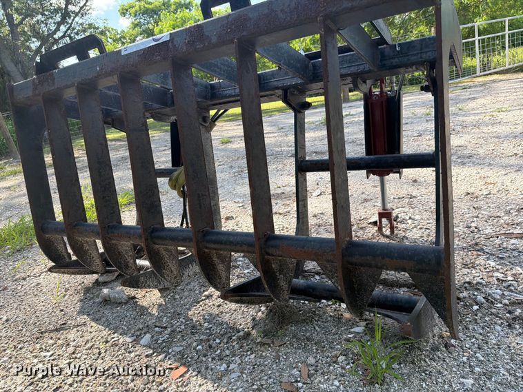 image for item DV7301 Skid steer grapple bucket