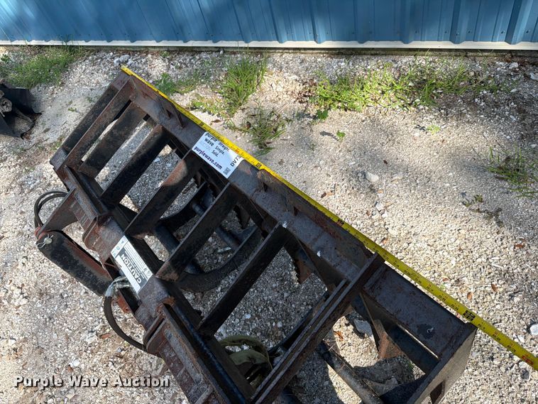 image for item DV7301 Skid steer grapple bucket