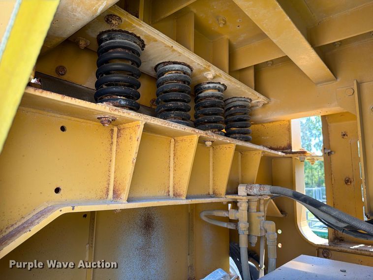 image for item DV7308 Impact 4043T crusher