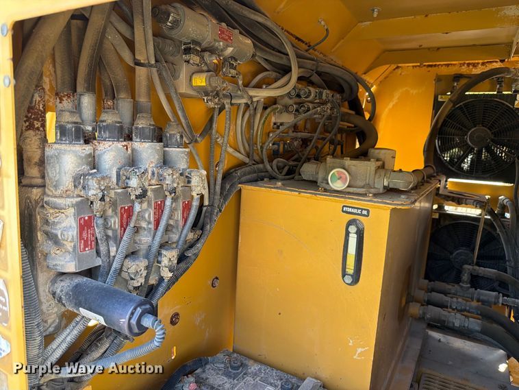 image for item DV7308 Impact 4043T crusher