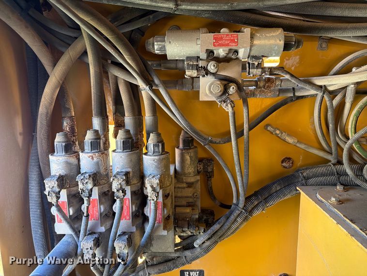 image for item DV7308 Impact 4043T crusher