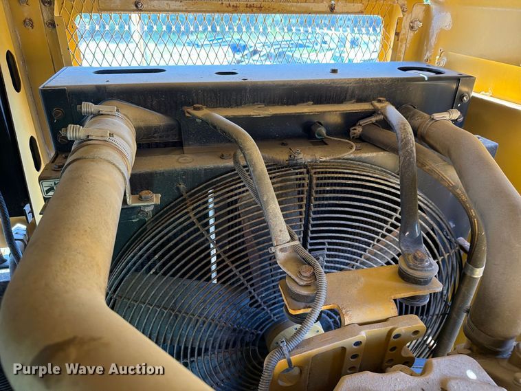 image for item DV7308 Impact 4043T crusher