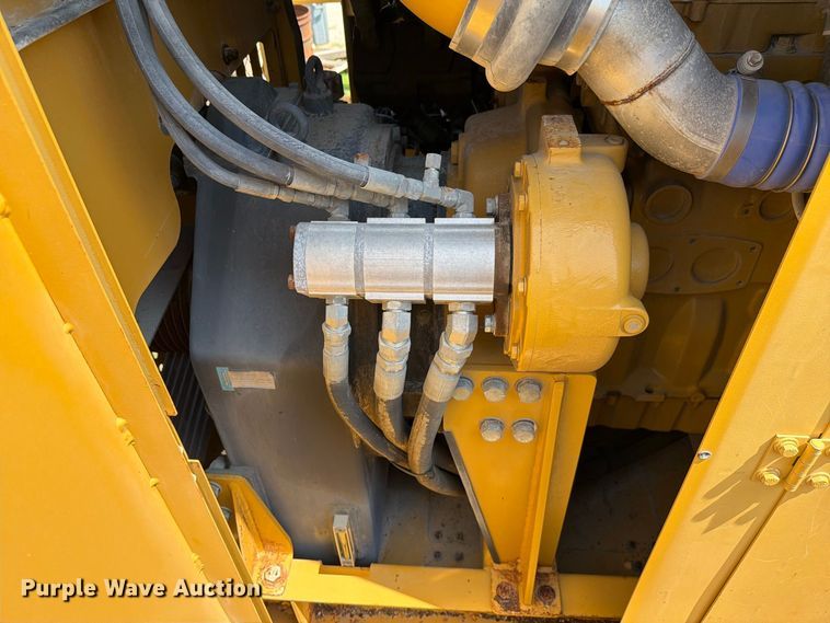 image for item DV7308 Impact 4043T crusher