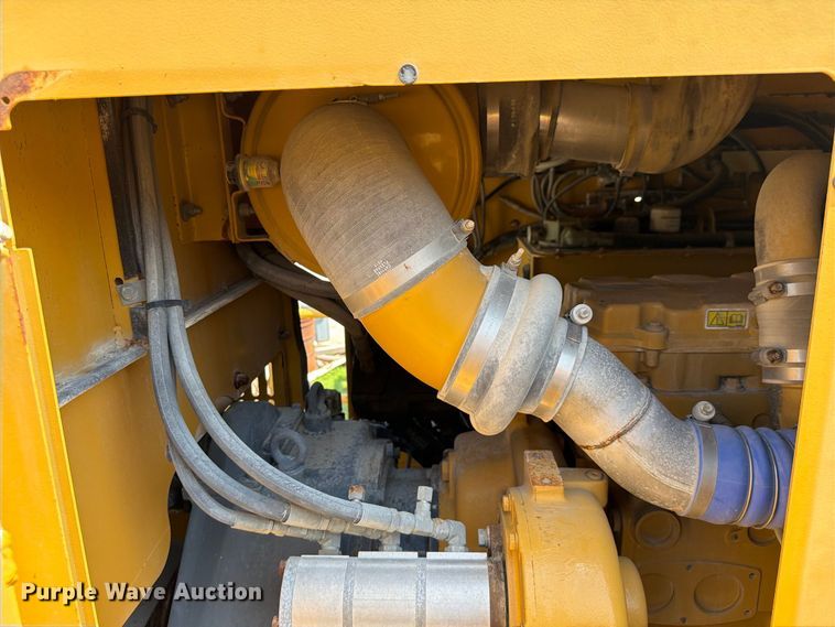 image for item DV7308 Impact 4043T crusher