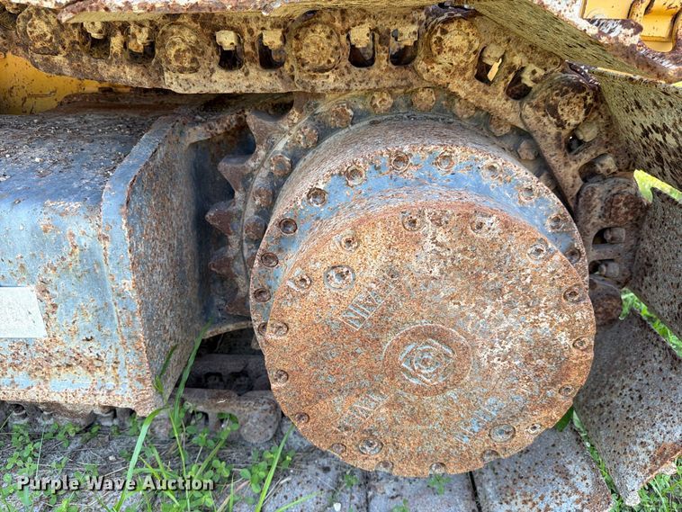 image for item DV7308 Impact 4043T crusher