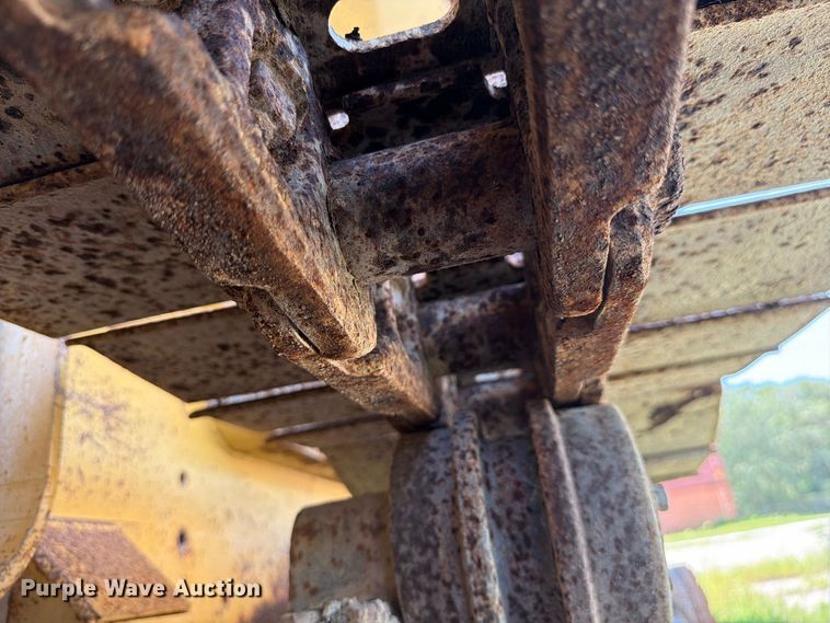 image for item DV7308 Impact 4043T crusher