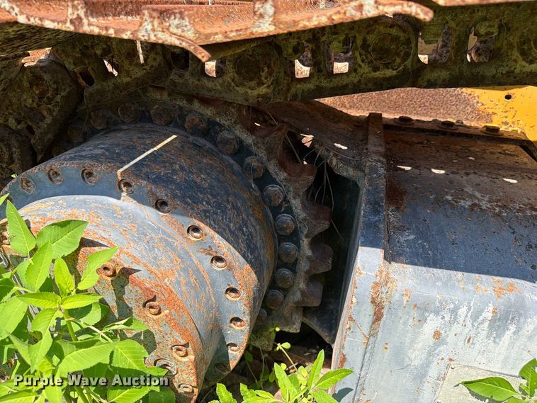image for item DV7308 Impact 4043T crusher