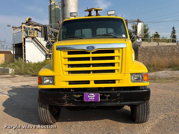 image for item DV8573 1997 Ford LT8501 flatbed truck