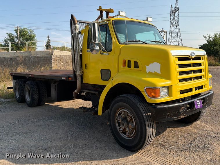 image for item DV8573 1997 Ford LT8501 flatbed truck