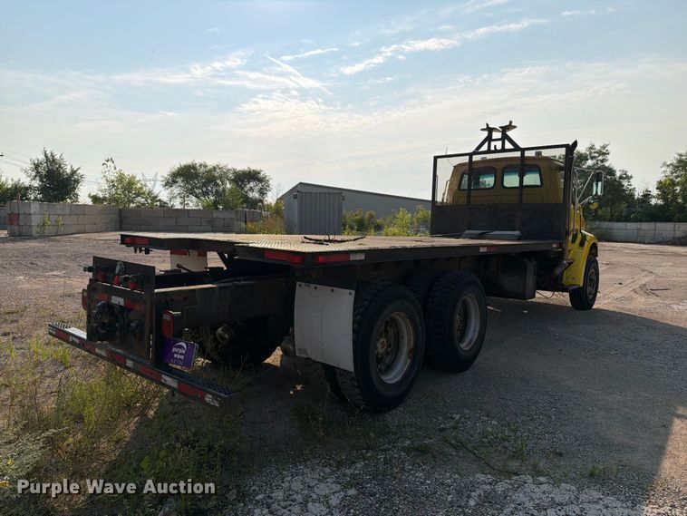 image for item DV8573 1997 Ford LT8501 flatbed truck