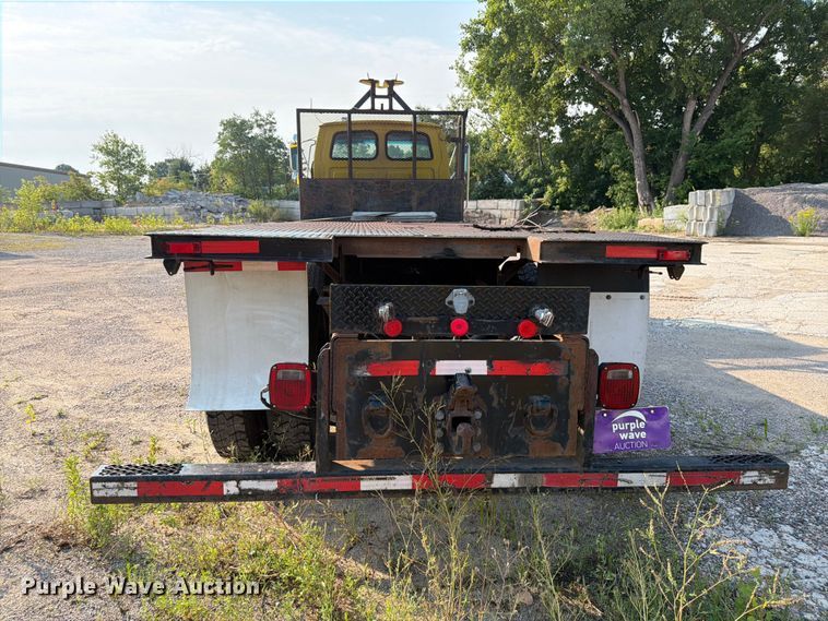 image for item DV8573 1997 Ford LT8501 flatbed truck