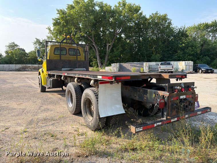 image for item DV8573 1997 Ford LT8501 flatbed truck