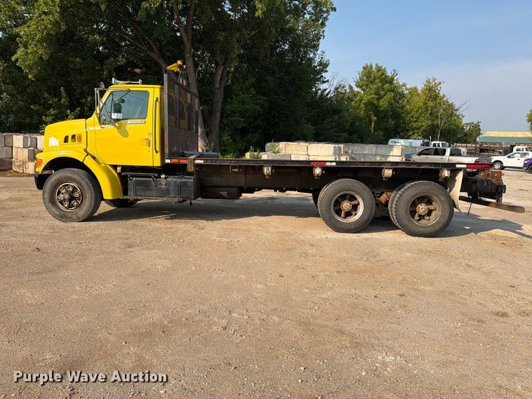 image for item DV8573 1997 Ford LT8501 flatbed truck