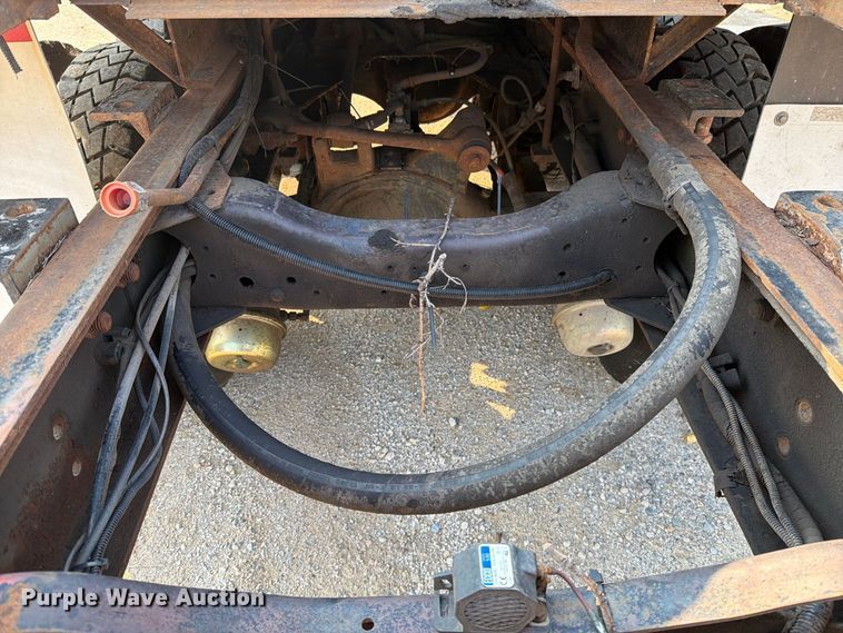 image for item DV8573 1997 Ford LT8501 flatbed truck