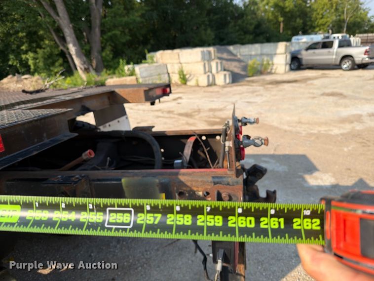 image for item DV8573 1997 Ford LT8501 flatbed truck