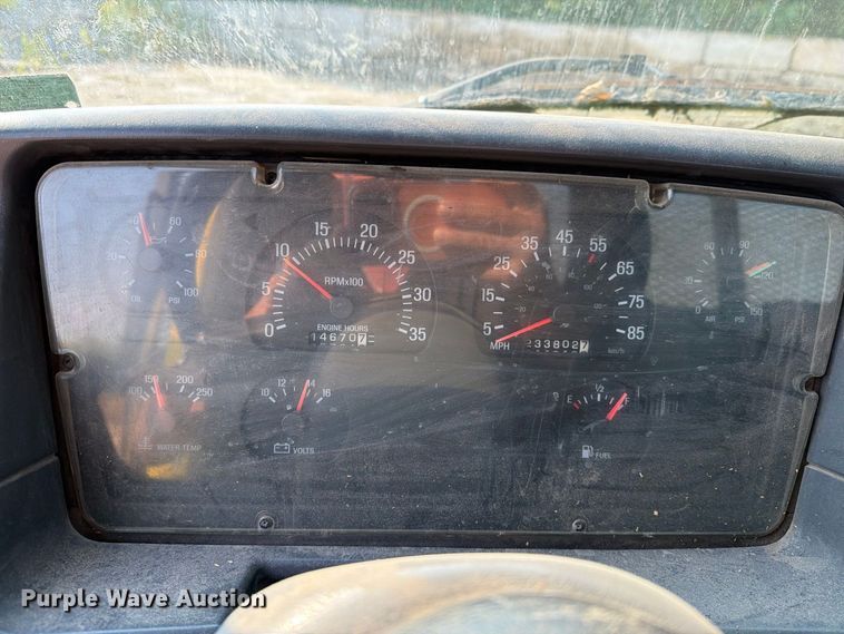 image for item DV8573 1997 Ford LT8501 flatbed truck
