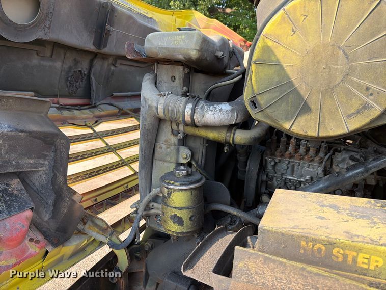 image for item DV8573 1997 Ford LT8501 flatbed truck