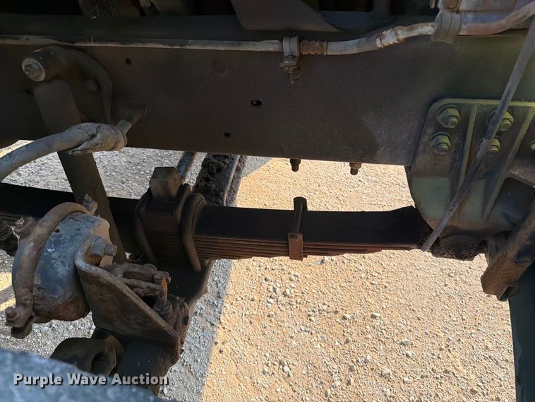 image for item DV8573 1997 Ford LT8501 flatbed truck