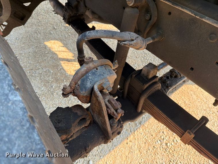 image for item DV8573 1997 Ford LT8501 flatbed truck