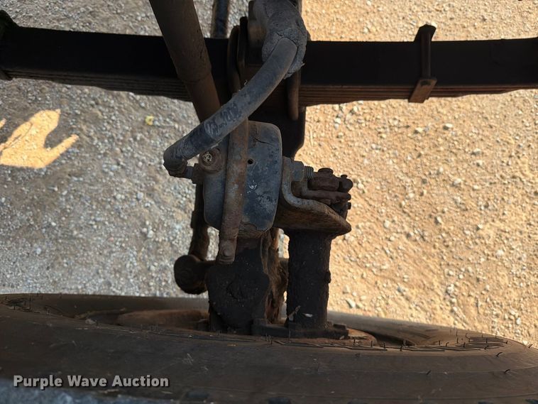 image for item DV8573 1997 Ford LT8501 flatbed truck