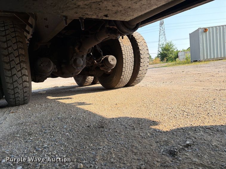 image for item DV8573 1997 Ford LT8501 flatbed truck