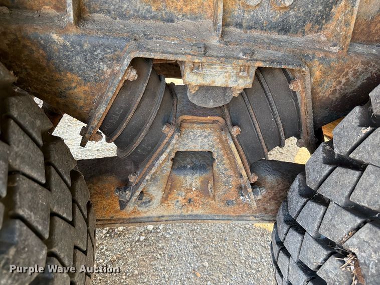 image for item DV8573 1997 Ford LT8501 flatbed truck