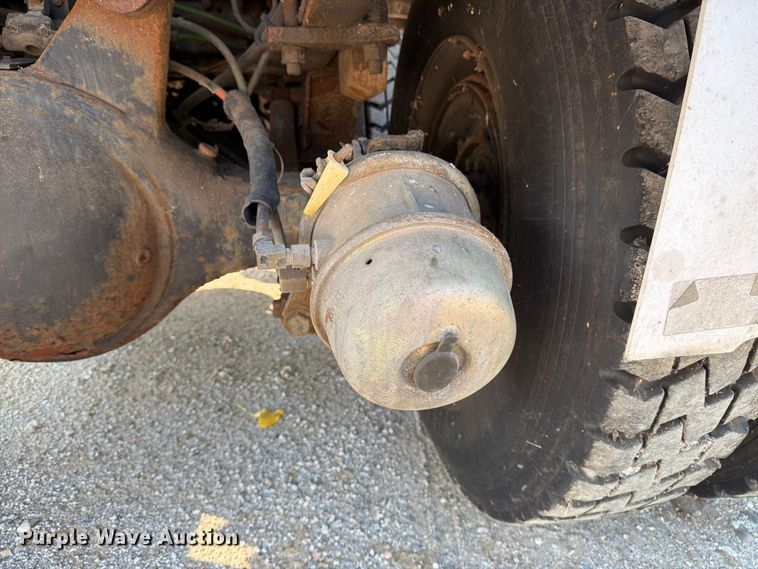image for item DV8573 1997 Ford LT8501 flatbed truck