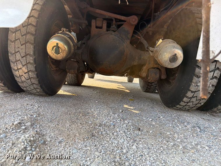 image for item DV8573 1997 Ford LT8501 flatbed truck