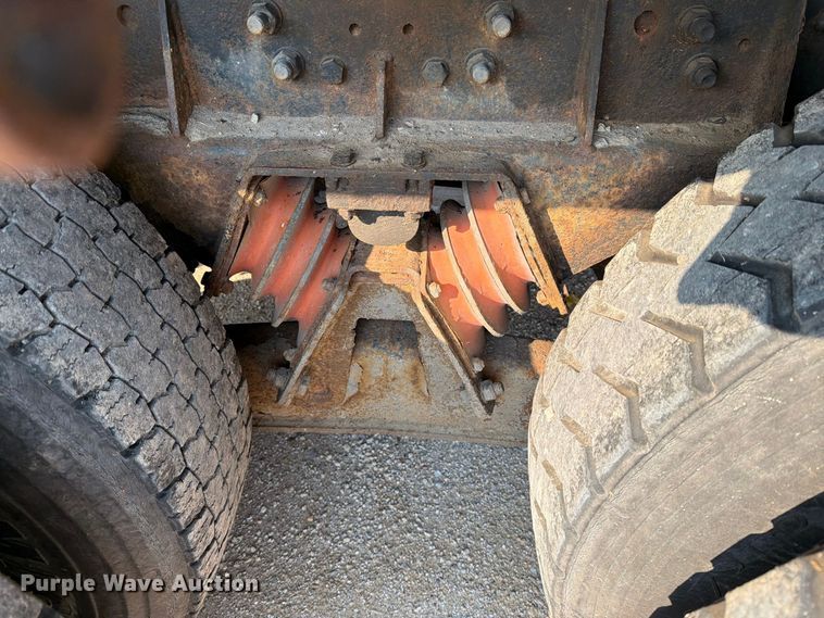 image for item DV8573 1997 Ford LT8501 flatbed truck