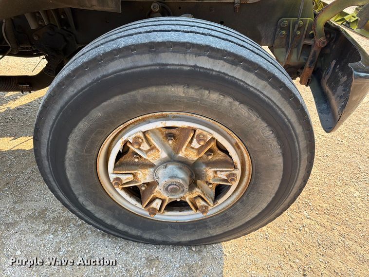 image for item DV8573 1997 Ford LT8501 flatbed truck