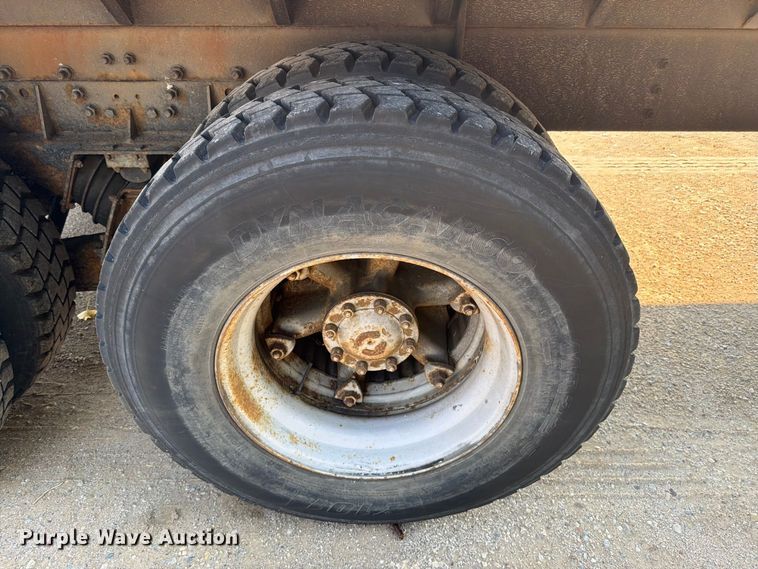 image for item DV8573 1997 Ford LT8501 flatbed truck