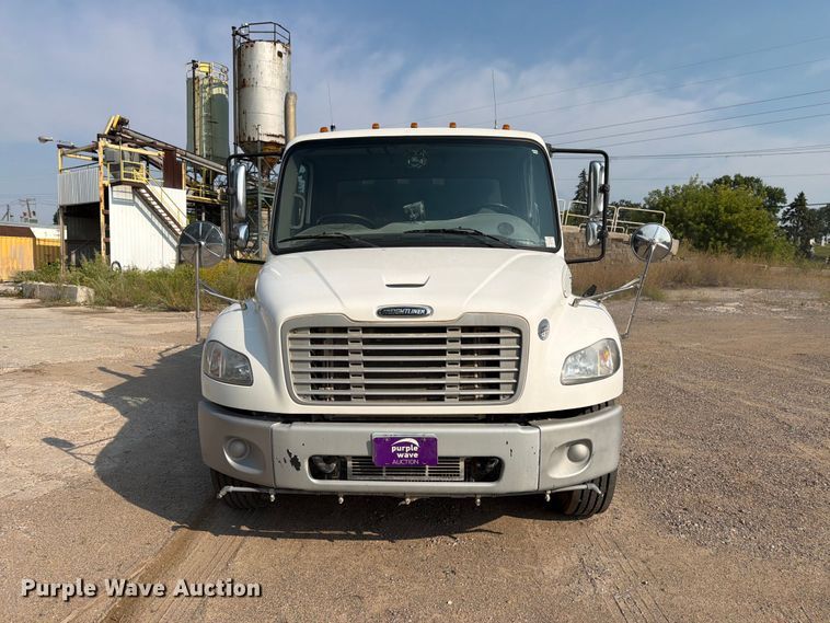 image for item DV8574 2015 Freightliner Business Class M2 street sweeper truck