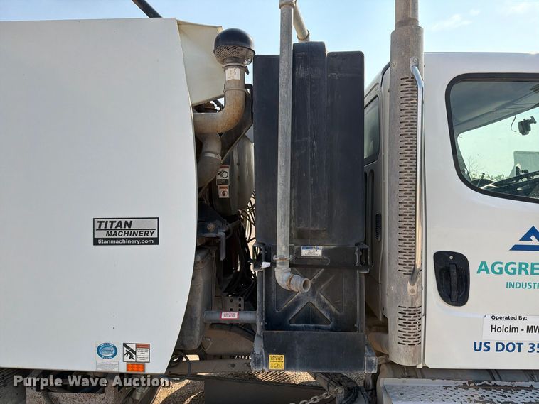 image for item DV8574 2015 Freightliner Business Class M2 street sweeper truck