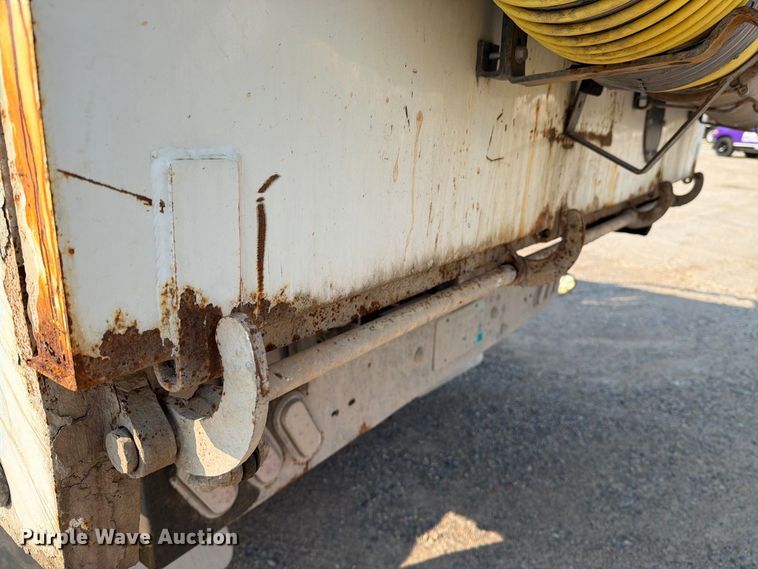 image for item DV8574 2015 Freightliner Business Class M2 street sweeper truck
