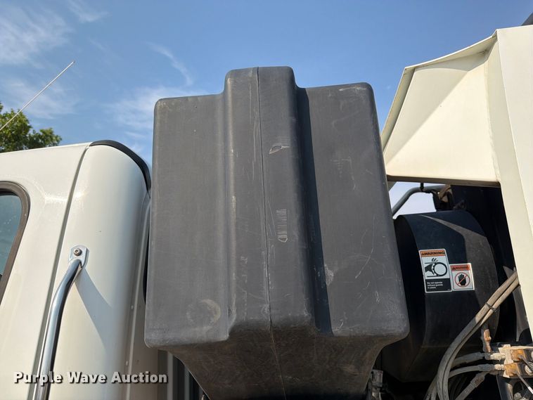 image for item DV8574 2015 Freightliner Business Class M2 street sweeper truck