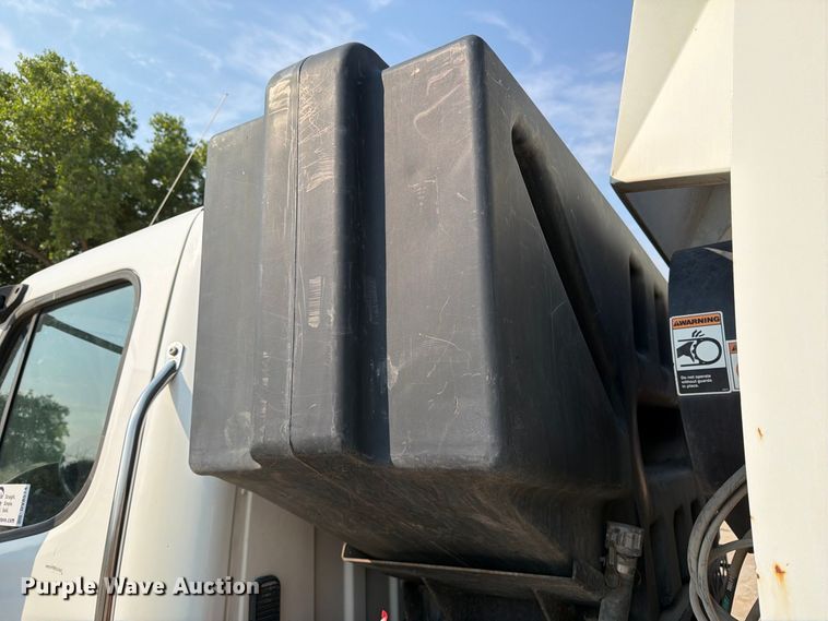 image for item DV8574 2015 Freightliner Business Class M2 street sweeper truck