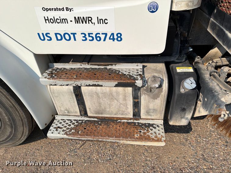 image for item DV8574 2015 Freightliner Business Class M2 street sweeper truck