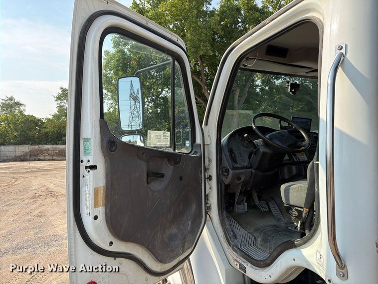 image for item DV8574 2015 Freightliner Business Class M2 street sweeper truck