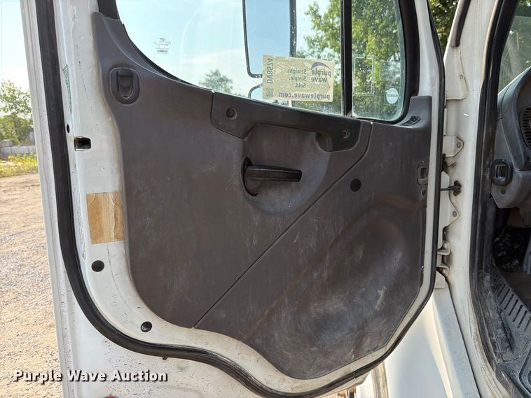 image for item DV8574 2015 Freightliner Business Class M2 street sweeper truck